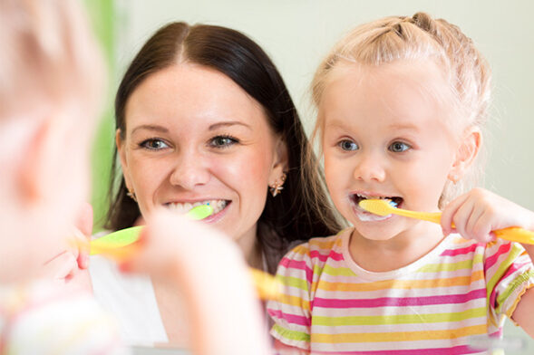 Professionelle Prophylaxe beim Zahnarzt auch für Kinderzahnheilkunde 