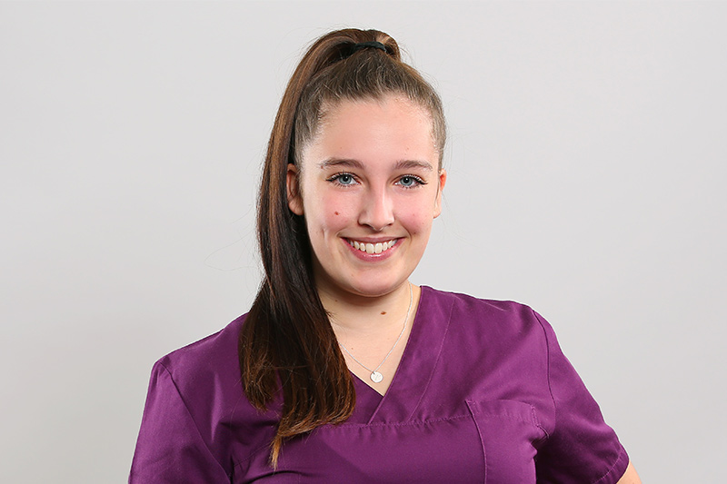 Team Zahngalerie: Juliana Ahlefeldt, Termine in der Zahngalerie Potsdam